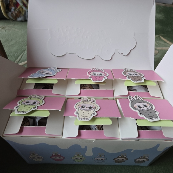 Pop Mart THE MONSTERS - Tasty Macarons Vinyl Face - A set of 6 (OPENED) - Picture 1 of 8